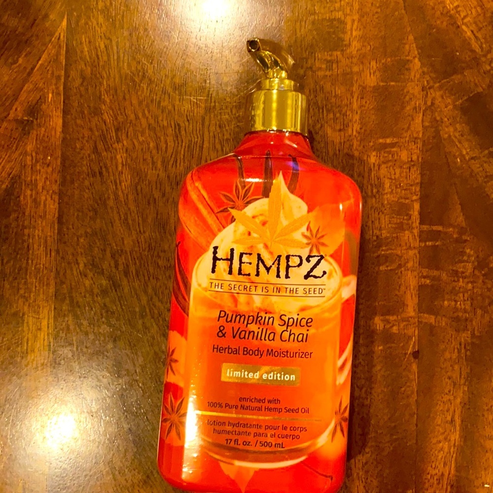 Hempz Pumpkin SpiceVanilla Chai Moisturezer 17 oz